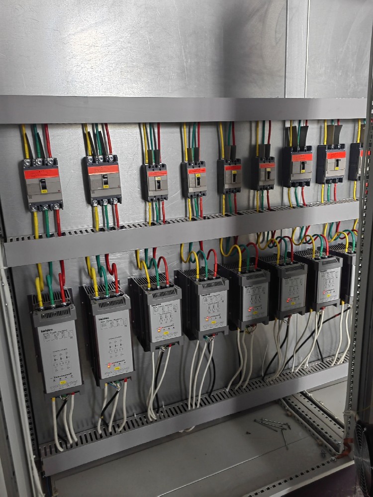 电力调整器负载电压加不上去是什么原因？