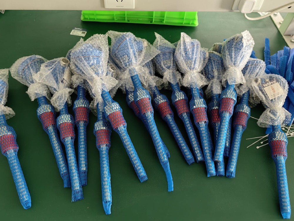 在工业自动化中，热电阻是若何与节造系统集成的，以实现温度节造和监测？