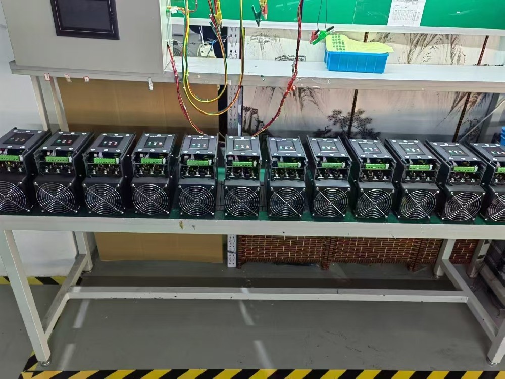 衔接电力调整器的线缆老化，在不更换线缆的情况下，能否采取一时措施持续安全使用电力调整器？